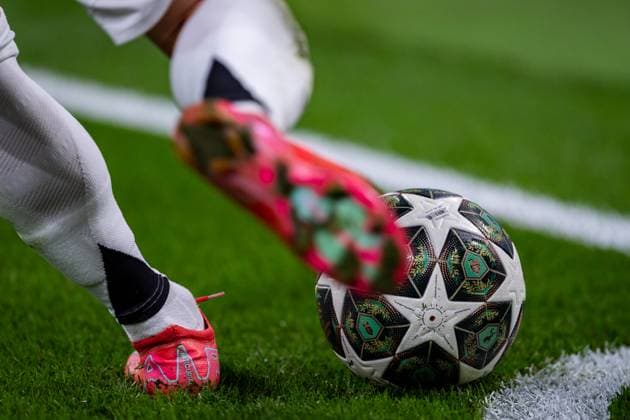 Real Madrid CF vs Atletico de Madrid - UEFA Champions League 2024 25 Round of 16 First Leg A detail of the shoes Nike Zoom Mercurial of Luka Modric of Real Madrid CF during a corner kick during the UEFA Champions League 2024 25 Round of 16 first leg match between Real Madrid C.F. and Atletico de Madrid at Estadio Santiago Bernabeu on March 4, 2025 in Madrid, Spain. Madrid Estadio Santiago Bernabeu Madrid Spain Copyright: xAlbertoxGardinx AGardin_20250304_Football_Champions_Real_Madrid_Atletico_Madrid_0501