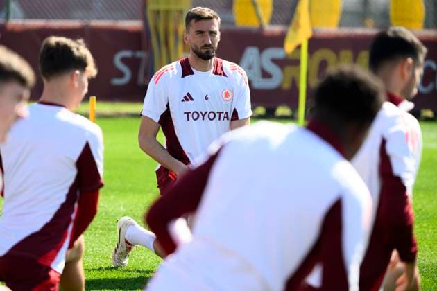 Bryan Cristante of AS Roma attends a training session the day before the Europa League football match between AS Roma and Athletic Bilbao at Centro Sportivo Fulvio Bernardini in Rome (Italy), March 5, 2025. AndreaxStaccioli