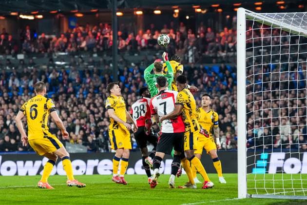 UEFA Champions League: Feyenoord v FC Inter Milan Rotterdam - FC Inter Milan goalkeeper Josep Martinez during the 1st leg of the round of 16 of new format of the Champions League 2024 2025. The match is set between Feyenoord and FC Inter Milan at Stadion Feijenoord De Kuip on 5 March 2025 in Rotterdam, The Netherlands. Copyright: xYannickxVerhoevenx