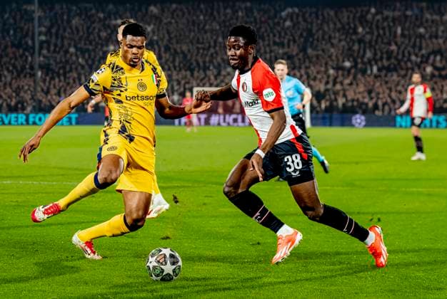 FC Internazionale Milan defender Denzel Dumfries, Feyenoord Rotterdam forwarder Ibrahim Osman during the match Feyenoord - Inter at the Stadium De Kuip for the UEFA Champions League - Round of 16 - 1st leg season 2024-2025 in ROTTERDAM, Netherlands on 5 march 2025, (photo by Marcel van Dorst EYE4images DeFodi Images)