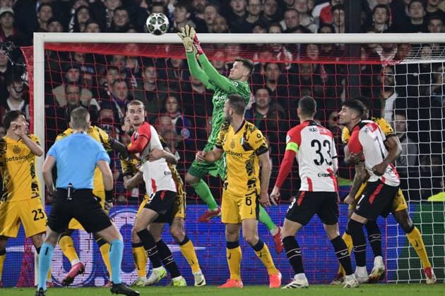 ROTTERDAM - FC Internazionale Milano goalkeeper Josep MartoÂ­nez during the UEFA Champions League match between Feyenoord and Internazionale Milano at Feyenoord Stadium de Kuip on March 5, 2025 in Rotterdam, Netherlands. ANP OLAF CRACK UEFA Champions League 2024 25 Round of 16 First leg 2024 25 xVIxANPxSportx xxANPxIVx 521640417 originalFilename: 521640417.jpg