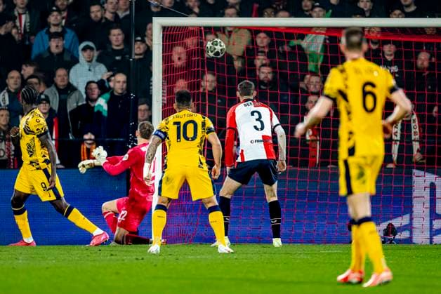 FC Internazionale Milan forwarder Marcus Thuram scores the 0-1 during the match Feyenoord - Inter at the Stadium De Kuip for the UEFA Champions League - Round of 16 - 1st leg season 2024-2025 in ROTTERDAM, Netherlands on 5 march 2025, (photo by Marcel van Dorst EYE4images DeFodi Images)