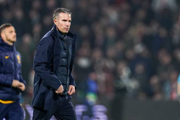 2025-03-05 Feyenoord v FC Internazionale Milano - UEFA Champions League 2024 25 Round of 16 First Leg ROTTERDAM, NETHERLANDS - MARCH 5: head coach Robin van Persie of Feyenoord looks on during the UEFA Champions League 2024 25 Round of 16 First Leg match between Feyenoord and FC Internazionale Milano at Stadion Feijenoord on March 5, 2025 in Rotterdam, Netherlands. Rotterdam Stadion Feijenoord Netherlands Content not available for redistribution in The Netherlands directly or indirectly through any third parties. Copyright: xJorisxVerwijstx