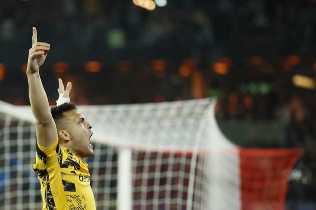 ROTTERDAM - Lautaro Martinez of FC Internazionale Milano celebrates 0-2 during the UEFA Champions League match between Feyenoord and Internazionale Milan at Feyenoord Stadium de Kuip on March 5, 2025 in Rotterdam, Netherlands. ANP KOEN VAN WEEL UEFA Champions League 2024 25 Round of 16 First leg 2024 25 xVIxANPxSportx xxANPxIVx 521643622 originalFilename: 521643622.jpg