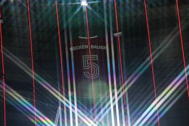 UEFA Champions League, FC Bayern München - Bayer 04 Leverkusen; 05.03.2025 Über der Südkurve ist das Trikot von Franz Beckenbauer, 5, ins Stadiondach gemalt. Tribut, Andenken Filter, Sternfilter UEFA Champions League Achtelfinale Hinspiel, FC Bayern München - Bayer 04 Leverkusen; München, Allianz Arena am 05.03.2025 Copyright: xBEAUTIFULxSPORTS Wunderlx