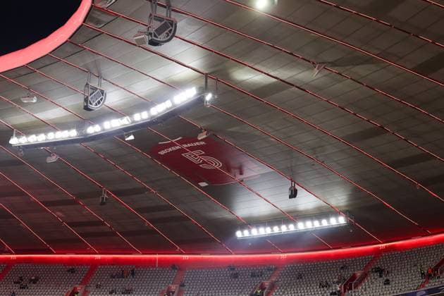 125 Jahre FC Bayern Muenchen, Gedenken an Franz Beckenbauer, Trikot mit der Nr. 5 unter dem Stadiondach, GER, FC Bayern Muenchen vs. Bayer 04 Leverkusen, Fussball, UEFA Champions League, Achtelfinale Hinspiel, Spielzeit 2024 2025, 05.03.2025, GER, FC Bayern Muenchen vs. Bayer 04 Leverkusen, Fussball, UEFA Champions League, Achtelfinale Hinspiel, Spielzeit 2024 2025, 05.03.2025 Muenchen Copyright: xEibner-Pressefoto JennixMaulx EP_JML