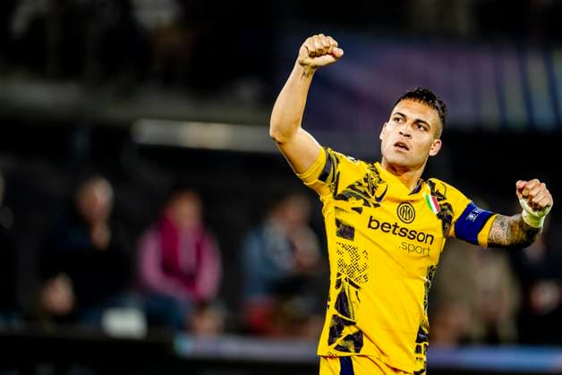 FC Internazionale Milan forwarder Lautaro Martinez scores the 0-2 and celebrating the goal during the match Feyenoord - Inter at the Stadium De Kuip for the UEFA Champions League - Round of 16 - 1st leg season 2024-2025 in ROTTERDAM, Netherlands on 5 march 2025, (photo by Marcel van Dorst EYE4images DeFodi Images)