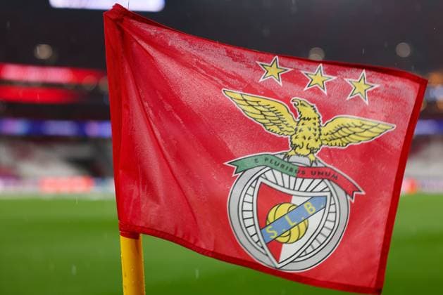 Portugal, Estadio do SL Benfica Lisbon 05. March 2025 Uefa Champions League phase 2024 25 Round of 16 S.L.Benfica - FC Barcelona, Barca v.l., Symbolfoto, Symbolbild: Eckfahne S.L.Benfica Copyright: JoaquimxFerreira