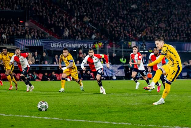 FC Internazionale Milan midfielder Piotr Zielinksi missed a penalty during the match Feyenoord - Inter at the Stadium De Kuip for the UEFA Champions League - Round of 16 - 1st leg season 2024-2025 in ROTTERDAM, Netherlands on 5 march 2025, (photo by Marcel van Dorst EYE4images DeFodi Images)