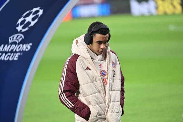 05.03.2025, xjrdrx, Fussball UEFA Champions League, FC Bayern Muenchen - Bayer 04 Leverkusen v.l. Platzbegehung vor dem Spiel Jamal Musiala (FC Bayern Muenchen) (DFL DFB REGULATIONS PROHIBIT ANY USE OF PHOTOGRAPHS as IMAGE SEQUENCES and or QUASI-VIDEO) Muenchen