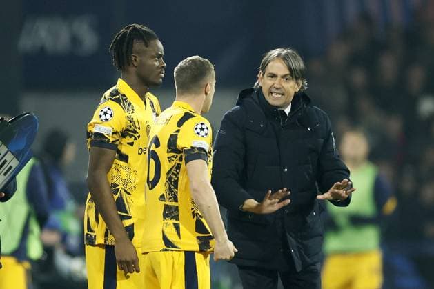 ROTTERDAM - (l-r) Davide Frattesi of FC Internazionale Milano, FC Internazionale Milano coach Simone Inzaghi during the UEFA Champions League match between Feyenoord and Internazionale Milano at Feyenoord Stadium de Kuip on March 5, 2025 in Rotterdam, Netherlands. ANP KOEN VAN WEEL UEFA Champions League 2024 25 Round of 16 First leg 2024 25 xVIxANPxSportx xxANPxIVx 521645337 originalFilename: 521645337.jpg