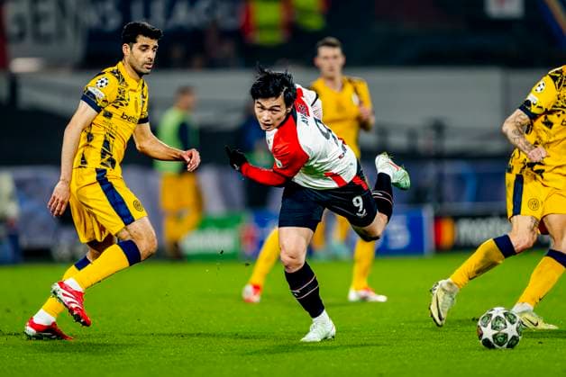 FC Internazionale Milan forwarder Mehdi Taremi, Feyenoord Rotterdam forwarder Ayase Ueda during the match Feyenoord - Inter at the Stadium De Kuip for the UEFA Champions League - Round of 16 - 1st leg season 2024-2025 in ROTTERDAM, Netherlands on 5 march 2025, (photo by Marcel van Dorst EYE4images DeFodi Images)