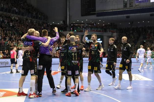 Sport Themen der Woche KW10 Sport Bilder des Tages 05.03.2025, xtgx, Handball, EHF Champions League, SC Magdeburg - Pick Szeged v.l. Magdeburg Jubel ueber den Sieg, Jubel nach Spielende Magdeburg *** 05 03 2025, xtgx, Handball, EHF Champions League, SC Magdeburg Pick Szeged v l Magdeburg Cheering about the victory, cheering after the end of the match Magdeburg