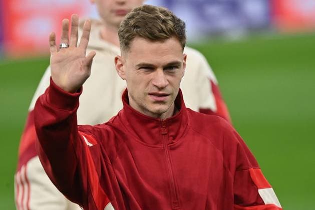 05.03.2025, xjrdrx, Fussball UEFA Champions League, FC Bayern Muenchen - Bayer 04 Leverkusen v.l. Platzbegehung vor dem Spiel Joshua Kimmich (FC Bayern Muenchen) (DFL DFB REGULATIONS PROHIBIT ANY USE OF PHOTOGRAPHS as IMAGE SEQUENCES and or QUASI-VIDEO) Muenchen