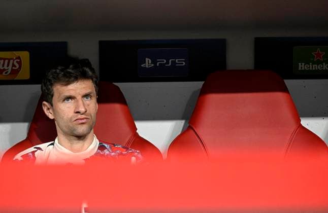 Sport Bilder des Tages 05.03.2025, Fussball UEFA Champions League 2024 2025: Achtelfinale, FC Bayern München - Bayer 04 Leverkusen, in der Allianz-Arena München. Thomas Müller (Bayern München) auf der Ersatzbank