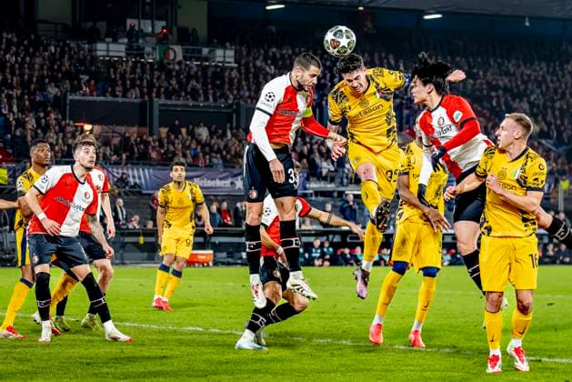 FC Internazionale Milan defender Alessandro Bastoni, Feyenoord Rotterdam forwarder Ayase Ueda, Feyenoord Rotterdam defender David Hancko during the match Feyenoord - Inter at the Stadium De Kuip for the UEFA Champions League - Round of 16 - 1st leg season 2024-2025 in ROTTERDAM, Netherlands on 5 march 2025, (photo by Marcel van Dorst EYE4images DeFodi Images)