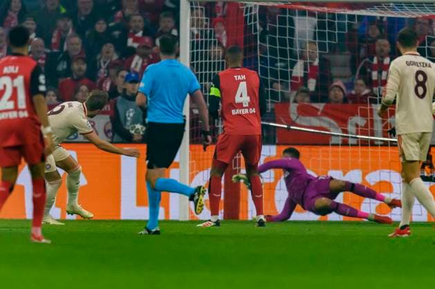 GER, UEFA CL, Achtelfinale Spiel 1, FC Bayern Muenchen (GER) vs Bayer 04 Leverkusen (GER) 05.03.2025, Allianz Arena, Muenchen, GER, UEFA CL, Achtelfinale Spiel 1, FC Bayern Muenchen (GER) vs Bayer 04 Leverkusen (GER), UEFA regulations prohibit any use of photographs as image sequences and or quasi-video, im Bild Tor zum 1-0 durch Harry Kane (FCB 9) mit Jonathan Tah (Leverkusen 4) Matžj Kov‡Þ Matej Kovar (Leverkusen 17)