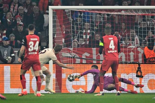 TOR zum 1:0 Harry Kane FC Bayern Muenchen FCB (09) Torschuss Aktion Torchance gegen Torwart Matej Kovar Bayer 04 Leverkusen (17) FC Bayern Muenchen FCB vs Bayer 04 Leverkusen B04 Achtelfinale Hinspiel 05.03.2025 DFL REGULATIONS PROHIBIT ANY USE OF PHOTOGRAPHS AS IMAGE SEQUENCES AND OR QUASI-VIDEO FC Bayern Muenchen FCB vs Bayer 04 Leverkusen B04