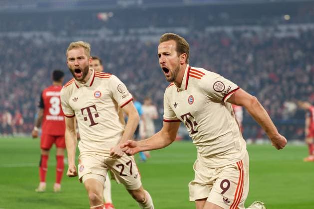 Torjubel von Konrad Laimer 27 (FC Bayern Muenchen), Harry Kane 9 (FC Bayern Muenchen) zum 1:0, FC Bayern Muenchen vs. Bayer 04 Leverkusen, Fussball, Champions League, Achtelfinale, Hinspiel, 05.03.2025 Muenchen Bayern Deutschland