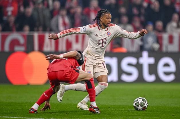 Exequiel Palacios (Bayer 04 Leverkusen) und Michael Olise (FC Bayern Muenchen) battle for the ball during the UEFA Champions League 2024 25 Round of 16 First Leg match between FC Bayern München and Bayer 04 Leverkusen at Allianz Arena on March 5, 2025 in Munich, Germany. (Photo by Harry Langer DeFodi Images)