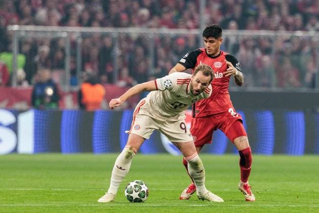UEFA Champions League, FC Bayern München - Bayer 04 Leverkusen; 05.03.2025 Zweikampf Harry Kane (FC Bayern München, 9), Piero Hincapie (Bayer 04 Leverkusen, 3) UEFA Champions League Achtelfinale Hinspiel, FC Bayern München - Bayer 04 Leverkusen; München, Allianz Arena am 05.03.2025 Copyright: xBEAUTIFULxSPORTS Wunderlx