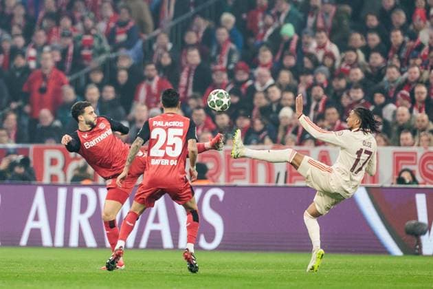 UEFA Champions League, FC Bayern München - Bayer 04 Leverkusen; 05.03.2025 Zweikampf Mario Hermoso (Bayer 04 Leverkusen, 5), Michael Olise (FC Bayern München, 17) UEFA Champions League Achtelfinale Hinspiel, FC Bayern München - Bayer 04 Leverkusen; München, Allianz Arena am 05.03.2025 Copyright: xBEAUTIFULxSPORTS Wunderlx