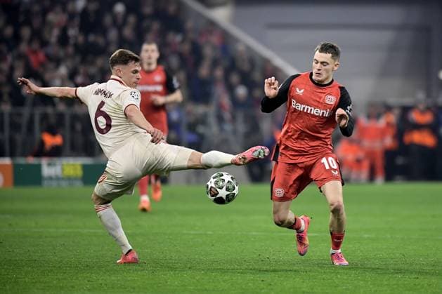05.03.2025, xemx, Fussball UEFA Champions League, FC Bayern Muenchen - Bayer 04 Leverkusen v.l. Joshua Kimmich (FC Bayern Muenchen) Florian Wirtz (Bayer Leverkusen) Zweikampf, Aktion, action, battle for the ball (DFL DFB REGULATIONS PROHIBIT ANY USE OF PHOTOGRAPHS as IMAGE SEQUENCES and or QUASI-VIDEO) Muenchen