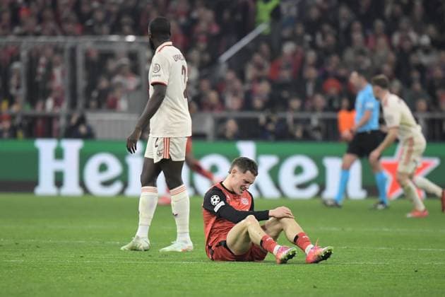 05.03.2025, xemx, Fussball UEFA Champions League, FC Bayern Muenchen - Bayer 04 Leverkusen v.l. Florian Wirtz (Bayer Leverkusen) verletzt, Verletzung, Schmerz, Schmerzen (DFL DFB REGULATIONS PROHIBIT ANY USE OF PHOTOGRAPHS as IMAGE SEQUENCES and or QUASI-VIDEO) Muenchen
