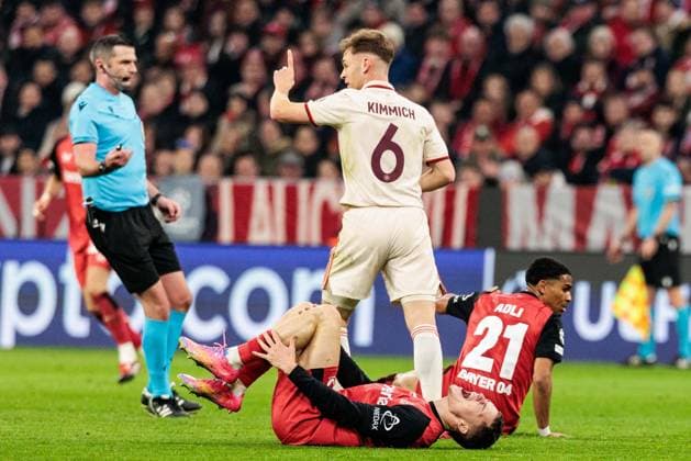 UEFA Champions League, FC Bayern München - Bayer 04 Leverkusen; 05.03.2025 Florian Wirtz (Bayer 04 Leverkusen, 10) bleibt mit Schmerzen liegen UEFA Champions League Achtelfinale Hinspiel, FC Bayern München - Bayer 04 Leverkusen; München, Allianz Arena am 05.03.2025 Copyright: xBEAUTIFULxSPORTS Wunderlx