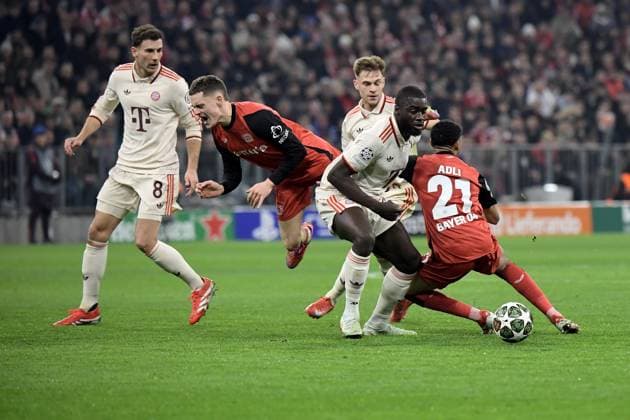 05.03.2025, xemx, Fussball UEFA Champions League, FC Bayern Muenchen - Bayer 04 Leverkusen v.l. Leon Goretzka (FC Bayern Muenchen) Florian Wirtz (Bayer Leverkusen) Dayot Upamecano (FC Bayern Muenchen) Joshua Kimmich (FC Bayern Muenchen) Amine Adili (Bayer Leverkusen) Zweikampf, Aktion, action, battle for the ball (DFL DFB REGULATIONS PROHIBIT ANY USE OF PHOTOGRAPHS as IMAGE SEQUENCES and or QUASI-VIDEO) Muenchen