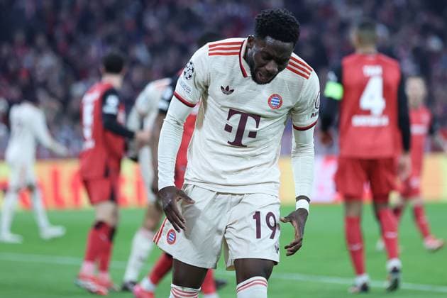 Fußball UEFA Champions League Achtelfinale FC Bayern München - Bayer 04 Leverkusen am 05.03.2025 in der Allianz Arena in München Alphonso Davies ( München ) verärgert