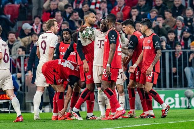05.03.2025, FC Bayern München vs. Bayer Leverkusen, UEFA Champions League, Achtelfinale-Hinspiel Alphonso Davies (FC Bayern Muenchen, 19) Harry Kane (FC Bayern Muenchen, 9) Joshua Kimmich (FC Bayern Muenchen, 6) Nordi Mukiele (Bayer 04 Leverkusen, 23) Exequiel Palacios (Bayer 04 Leverkusen, 25) Piero Hincapie (Bayer 04 Leverkusen, 3) Copyright: xBahhoxKarax