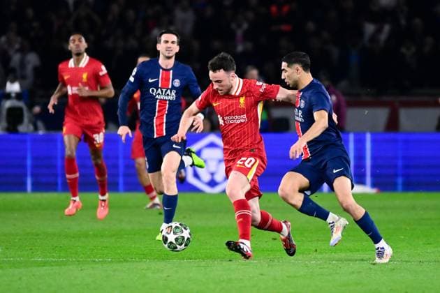 FOOTBALL : PSG vs Liverpool - Ligue des Champions - 05 03 2025 Diogo Jota ( 20 - Liverpool ) and Achraf Hakimi ( 2 - PSG ) during the UEFA Champions League match between Paris Saint Germain and Liverpool FC at Parc Des Princes on March 05 , 2025 in Paris, France. ( Photo by Dante Badano PsnewZ ) - ParisFrance  Copyright: xDantexBadanox