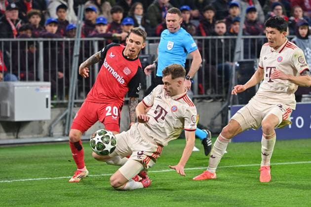 v.li:Alejandro GRIMALDO (Bayer Leverkusen), Aktion,Zweikampf gegen Joshua KIMMICH (Bayern Muenchen),re: Minjae KIM (FC Bayern Muenchen). Fussball Champions League Achtelfinale FC Bayern Muenchen - Bayer 04 Leverkusen am 05.03.2025 , A L L I A N Z A R E N A.