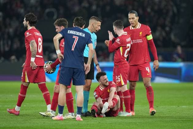 Diogo Jota of Liverpool loses a boot after a foul Paris Saint-Germain v Liverpool, UEFA Champions League, Round of 16, First Leg, Football, Parc des Princes, Paris, France - 05 Mar 2025 EDITORIAL USE ONLY No use with unauthorised audio, video, data, fixture lists, club league logos or live services. Online in-match use limited to 120 images, no video emulation. No use in betting, games or single club league player publications. Copyright: xDavexWinter Shutterstockx 15178313an