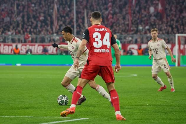 Jamal Musiala (FC Bayern Muenchen, 42) mit Ball mit Granit Xhaka (Bayer 04 Leverkusen, 34), GER, FC Bayern Muenchen vs. Bayer 04 Leverkusen, Fussball, UEFA Champions League, Achtelfinale Hinspiel, Spielzeit 2024 2025, 05.03.2025, GER, FC Bayern Muenchen vs. Bayer 04 Leverkusen, Fussball, UEFA Champions League, Achtelfinale Hinspiel, Spielzeit 2024 2025, 05.03.2025 Muenchen Copyright: xEibner-Pressefoto JennixMaulx EP_JML