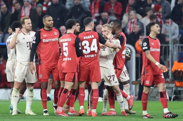 Rangelei zwischen den Spielern, Konrad Laimer 27 (FC Bayern Muenchen), Kingsley Coman 11 (FC Bayern Muenchen), Harry Kane 9 (FC Bayern Muenchen), Nordi Mukiele 23 (Bayer 04 Leverkusen), Granit Xhaka 34 (Bayer 04 Leverkusen), Jonathan Tah 4 (Bayer 04 Leverkusen), FC Bayern Muenchen vs. Bayer 04 Leverkusen, Fussball, Champions League, Achtelfinale, Hinspiel, 05.03.2025 Muenchen Bayern Deutschland