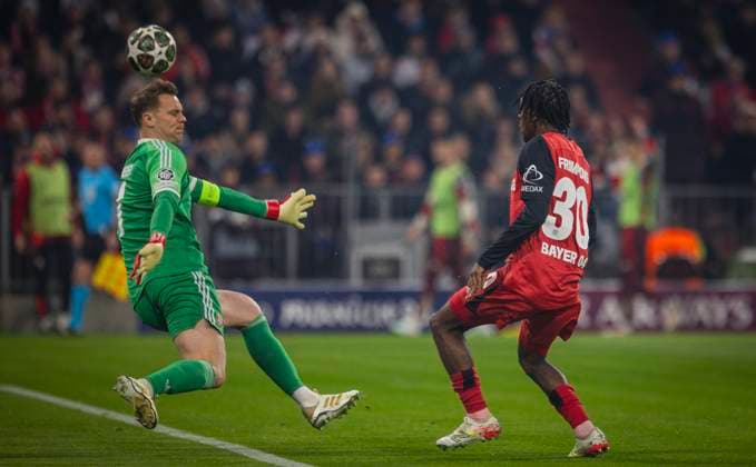 Munich, Germany. 05th Mar 2025. Jeremie Frimpong (LEV) Manuel Neuer (FCB) FC Bayern München - Bayer Leverkusen 05.03.2025