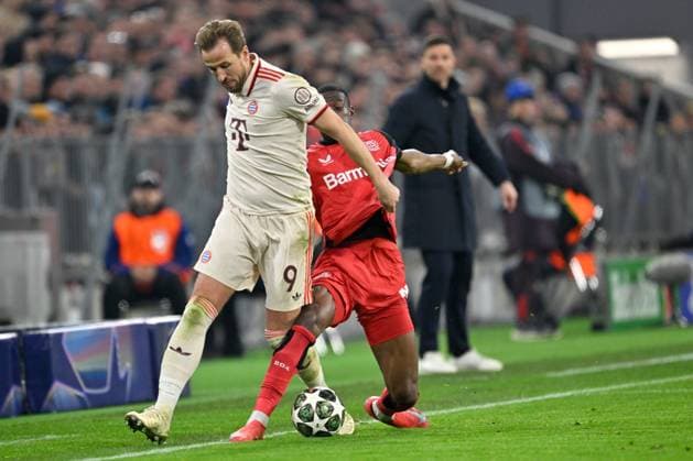 Muenchen, Allianz Arena, 05.03.25, GER, Herren, UEFA Champions League, Saison 2024-2025, Achtelfinale, FC Bayern Muenchen - Bayer 04 Leverkusen Bild: v.li. im Zweikampf Harry KANE (Muenchen) und Nordi MUKIELE (Leverkusen) UEFA regulations prohibit any use of photographs as image sequences and or quasi-video. Bayern Deutschland