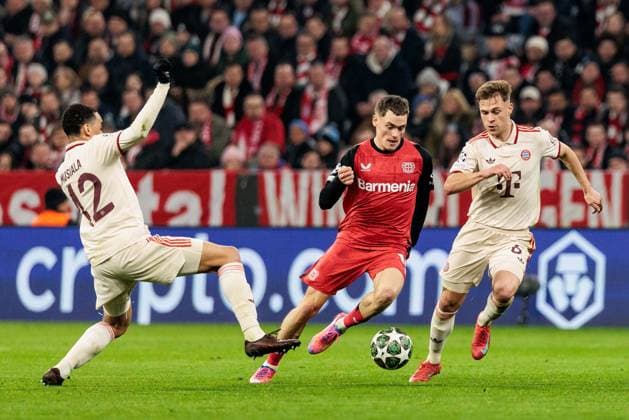 UEFA Champions League, FC Bayern München - Bayer 04 Leverkusen; 05.03.2025 Zweikampf Jamal Musiala (FC Bayern München, 42), Florian Wirtz (Bayer 04 Leverkusen, 10), Joshua Kimmich (FC Bayern München, 6) UEFA Champions League Achtelfinale Hinspiel, FC Bayern München - Bayer 04 Leverkusen; München, Allianz Arena am 05.03.2025 Copyright: xBEAUTIFULxSPORTS Wunderlx