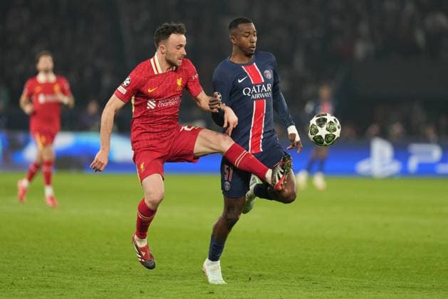 Diogo Jota of Liverpool and Willian Pacho of PSG compete for the ball Paris Saint-Germain v Liverpool, UEFA Champions League, Round of 16, First Leg, Football, Parc des Princes, Paris, France - 05 Mar 2025 EDITORIAL USE ONLY No use with unauthorised audio, video, data, fixture lists, club league logos or live services. Online in-match use limited to 120 images, no video emulation. No use in betting, games or single club league player publications. Copyright: xDavexWinter Shutterstockx 15178313at