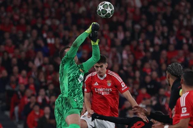 Portugal, Estadio do SL Benfica Lisbon 05. March 2025 Uefa Champions League phase 2024 25 Round of 16 S.L.Benfica - FC Barcelona, Barca v.l., Torwart Wojciech Szczesny (FC Barcelona), Antonio Silva (S.L.Benfica) in aktion, in action, Copyright: JoaquimxFerreira