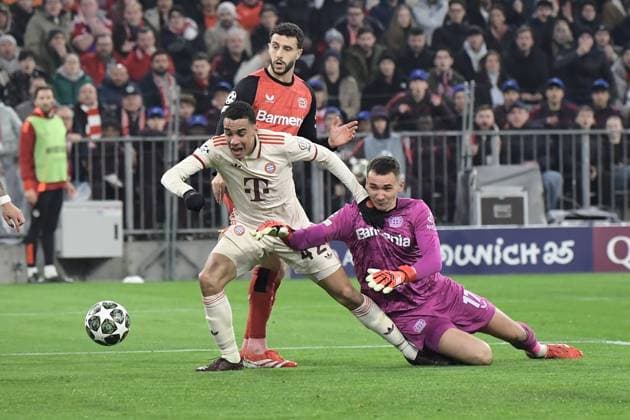 05.03.2025, xemx, Fussball UEFA Champions League, FC Bayern Muenchen - Bayer 04 Leverkusen v.l. Jamal Musiala (FC Bayern Muenchen) Torschuetze, erzielt das Tor, Treffer, scores the goal 2:0 Matej Kovar (Bayer Leverkusen) (DFL DFB REGULATIONS PROHIBIT ANY USE OF PHOTOGRAPHS as IMAGE SEQUENCES and or QUASI-VIDEO) Muenchen