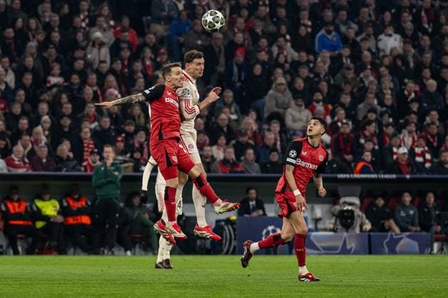 Kopfballduell von Leon Goretzka (FC Bayern Muenchen, 8) mit Alejandro Grimaldo (Bayer 04 Leverkusen, 20). GER, FC Bayern Muenchen vs. Bayer 04 Leverkusen, Fussball, Champions League, Achtelfinale, Hinspiel, Spielzeit 2024 2025, 05.03. (DFL DFB REGULATIONS PROHIBIT ANY USE OF PHOTOGRAPHS as IMAGE SEQUENCES and or QUASI-VIDEO). GER, FC Bayern Muenchen vs. Bayer 04 Leverkusen, Fussball, Champions League, Achtelfinale, Hinspiel, Spielzeit 2024 2025, 05.03. Muenchen Copyright: xEibner-Pressefoto HeikexFeinerx EP_HFR