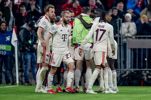 Die Muenchner bejubeln mit Jamal Musiala (FC Bayern Muenchen, 42) dessen Tor zum 2:0. GER, FC Bayern Muenchen vs. Bayer 04 Leverkusen, Fussball, Champions League, Achtelfinale, Hinspiel, Spielzeit 2024 2025, 05.03. (DFL DFB REGULATIONS PROHIBIT ANY USE OF PHOTOGRAPHS as IMAGE SEQUENCES and or QUASI-VIDEO). GER, FC Bayern Muenchen vs. Bayer 04 Leverkusen, Fussball, Champions League, Achtelfinale, Hinspiel, Spielzeit 2024 2025, 05.03. Muenchen Copyright: xEibner-Pressefoto HeikexFeinerx EP_HFR