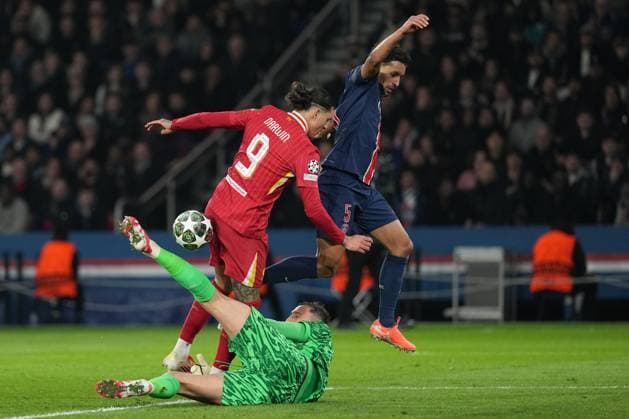 A mad scramble in the penalty area as Darwin Nunez of Liverpool, Marquinhos of PSG and Gianluigi Donnarumma of PSG all compete for a loose ball Paris Saint-Germain v Liverpool, UEFA Champions League, Round of 16, First Leg, Football, Parc des Princes, Paris, France - 05 Mar 2025 EDITORIAL USE ONLY No use with unauthorised audio, video, data, fixture lists, club league logos or live services. Online in-match use limited to 120 images, no video emulation. No use in betting, games or single club league player publications. Copyright: xDavexWinter Shutterstockx 15178313bp