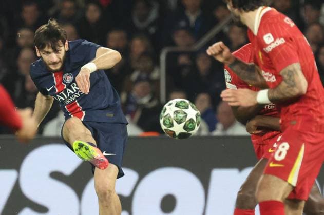 PSG LIVERPOOL PHOTOPQR LE PARISIEN LP O. LEJEUNE ; ; 05 03 2025 ; mercredi 5 mars 2025 (21 heures) au Parc des Princes : le PSG dispute son 8e de finale aller de Ligue des champions face à Liverpool. LP O.LEJEUNE Khvicha Kvaratskhelia Football match between Paris Saint-Germain and Liverpool in Paris on March 5, 2025.