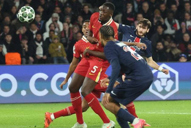 PSG LIVERPOOL PHOTOPQR LE PARISIEN Olivier Lejeune ; ; 05 03 2025 ; Mercredi 5 mars 2025 Paris, Parc des Princes 8eme de finale de Ligue des Champions PSG contre Liverpool. Khvicha Kvaratskhelia Football match between Paris Saint-Germain and Liverpool in Paris on March 5, 2025.