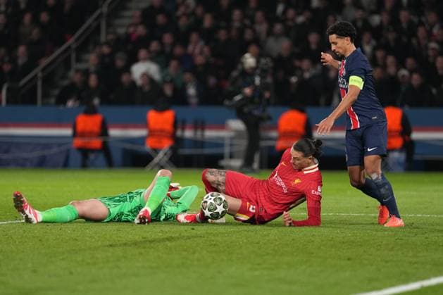 A mad scramble in the penalty area as Darwin Nunez of Liverpool, Marquinhos of PSG and Gianluigi Donnarumma of PSG all compete for a loose ball Paris Saint-Germain v Liverpool, UEFA Champions League, Round of 16, First Leg, Football, Parc des Princes, Paris, France - 05 Mar 2025 EDITORIAL USE ONLY No use with unauthorised audio, video, data, fixture lists, club league logos or live services. Online in-match use limited to 120 images, no video emulation. No use in betting, games or single club league player publications. Copyright: xDavexWinter Shutterstockx 15178313bq