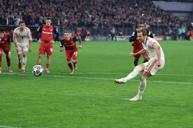 Harry Kane 9 (FC Bayern Muenchen) trifft das Tor zum 3:0 per Elfmeter, FC Bayern Muenchen vs. Bayer 04 Leverkusen, Fussball, Champions League, Achtelfinale, Hinspiel, 05.03.2025 Muenchen Bayern Deutschland